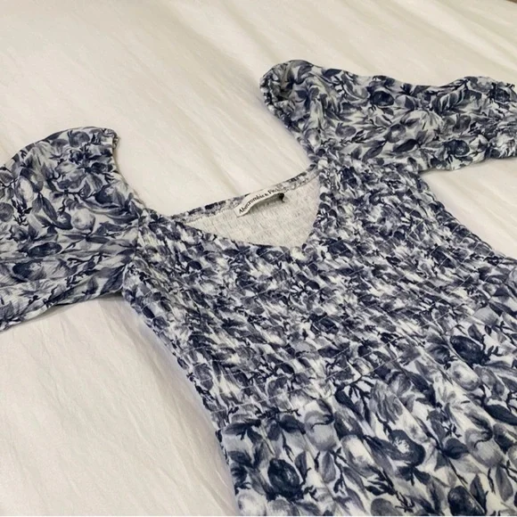 Abercrombie & Fitch Navy and White Floral Midi Dress - Picture 3 of 4